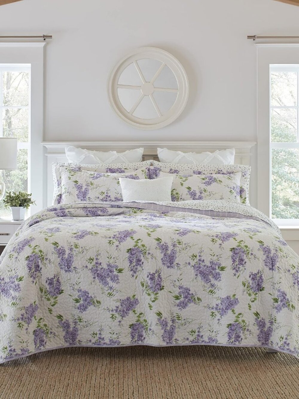 Queen Quilt Set, Soft & Lightweight Bedding with Matching Shams, Reversible Flor